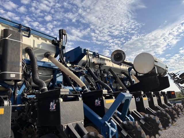 Image of Kinze 3650 equipment image 3