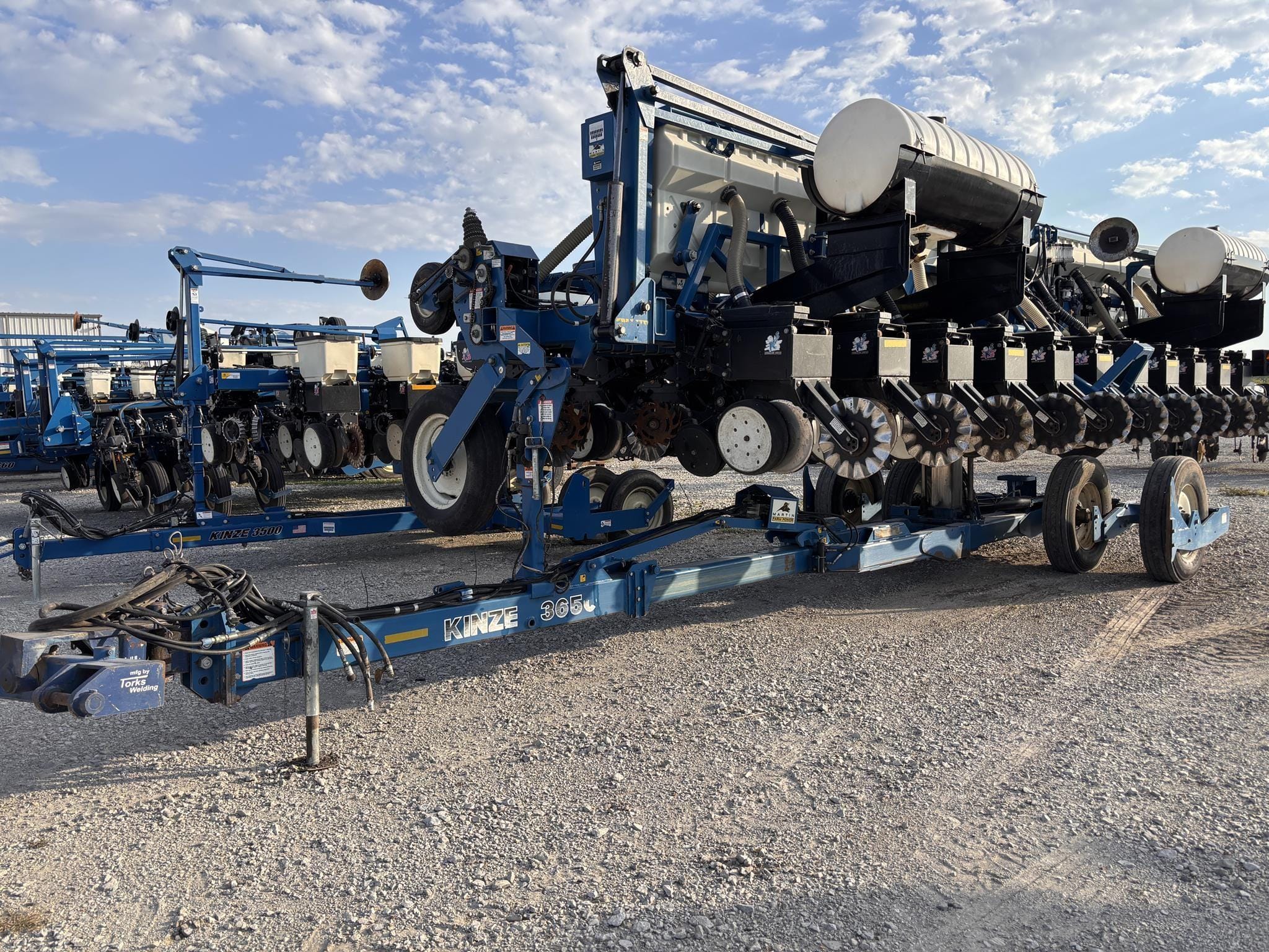 2005 Kinze 3650 Equipment Image0