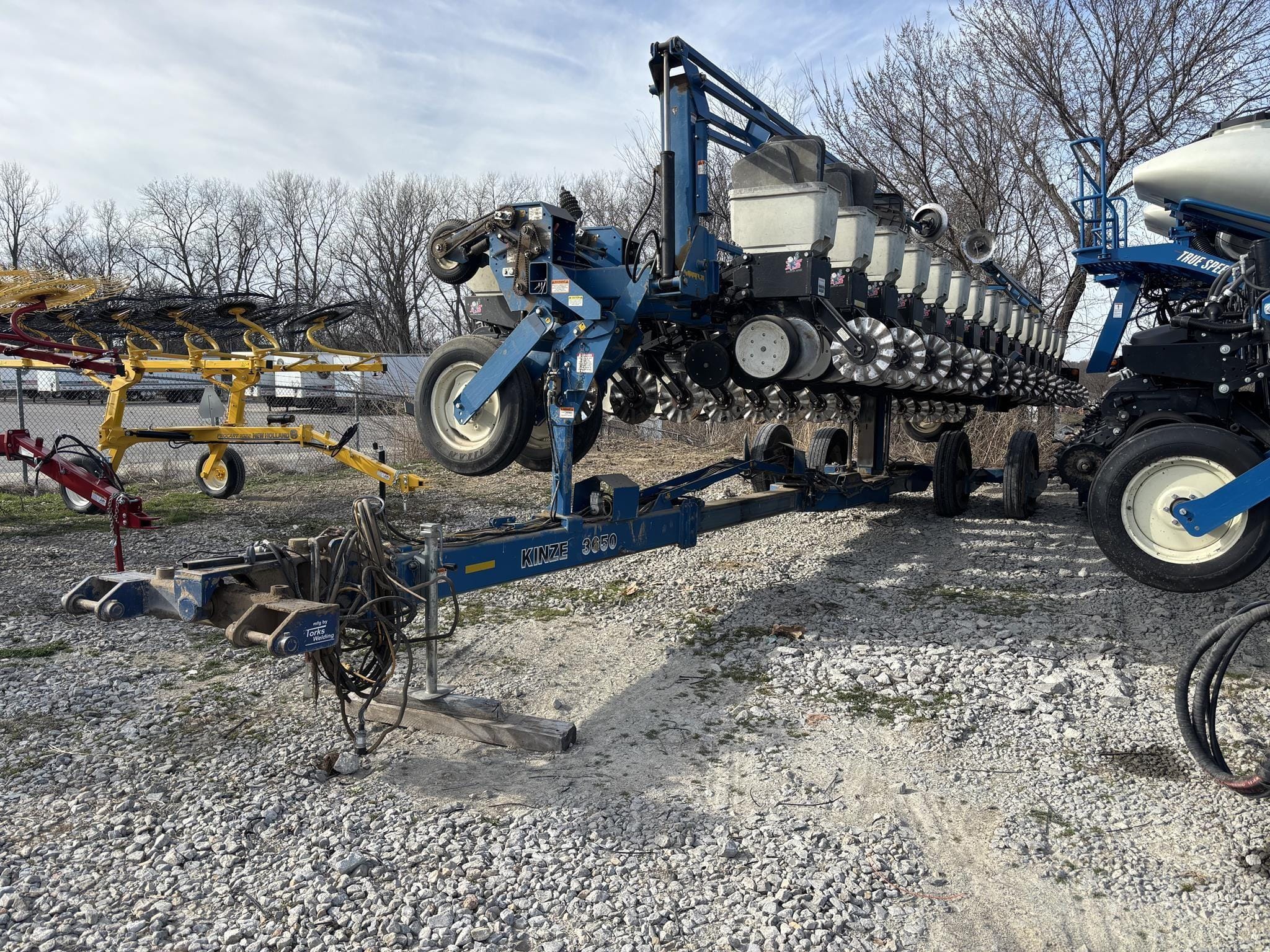 2005 Kinze 3650 Equipment Image0