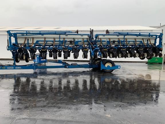 Image of Kinze 3650 equipment image 2