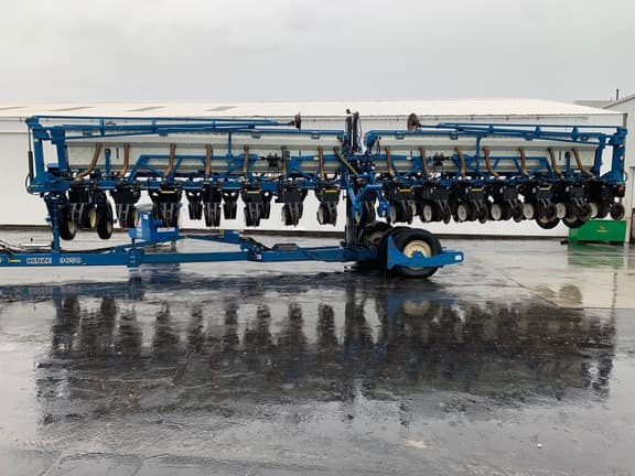 Image of Kinze 3650 equipment image 1