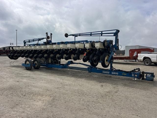 Image of Kinze 3650 equipment image 4