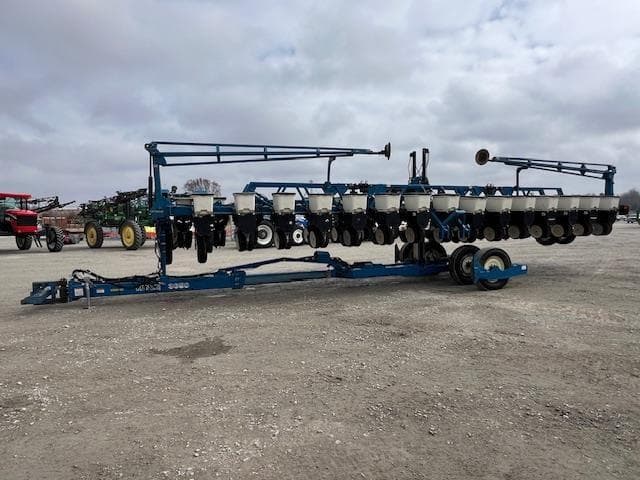 Image of Kinze 3650 equipment image 2