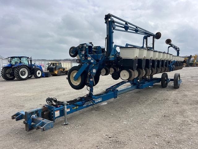 Image of Kinze 3650 equipment image 1