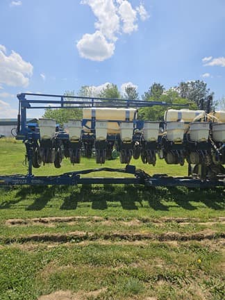 Image of Kinze 3650 equipment image 4