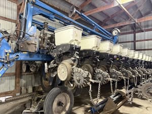 2005 Kinze 3700 Image