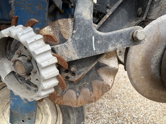 Image of Kinze 3700 equipment image 3