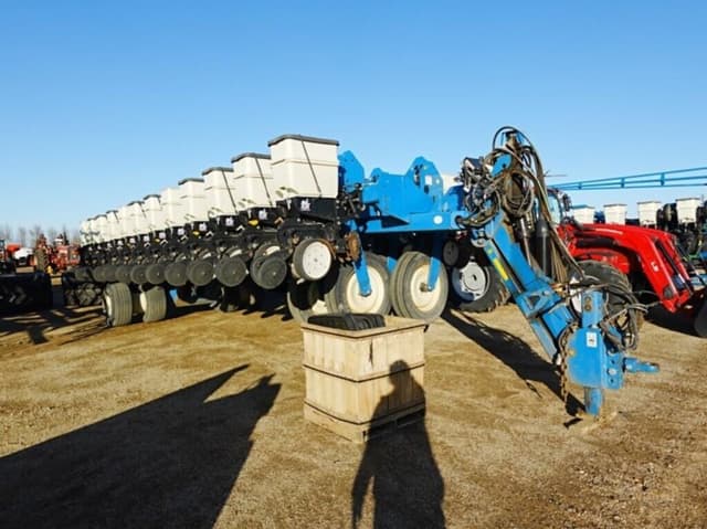 Image of Kinze 3700 equipment image 1