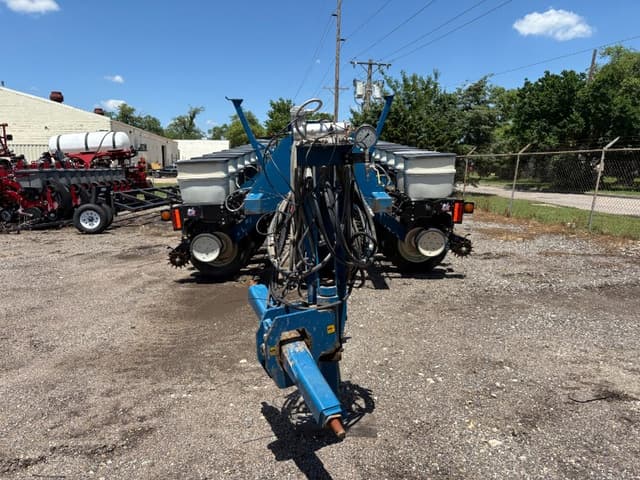 Image of Kinze 3800 equipment image 1