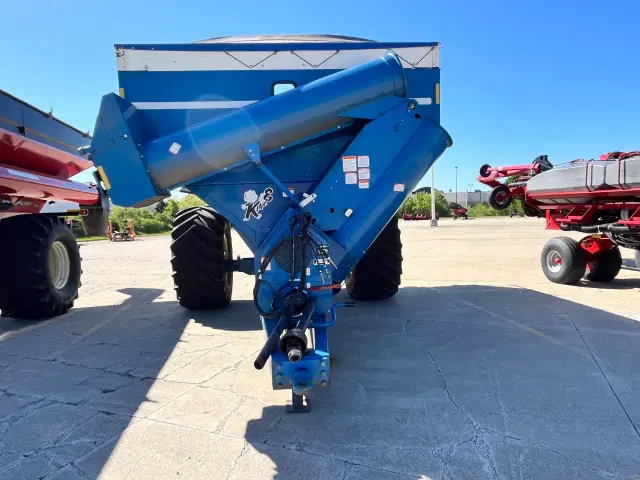 Image of Kinze 840 equipment image 3