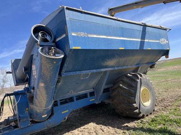 2005 Kinze 850 Equipment Image0