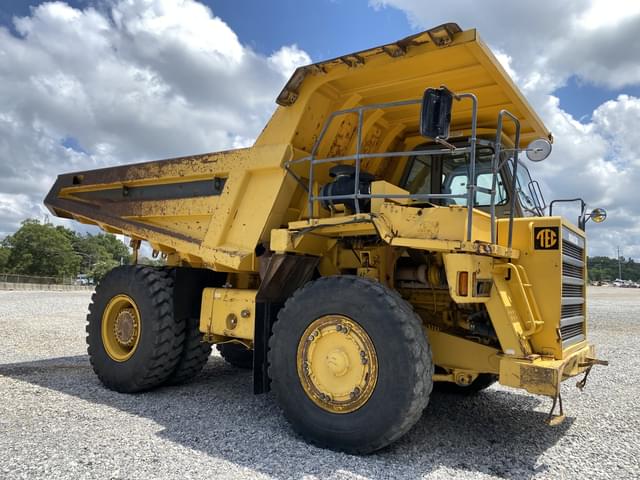 Image of Komatsu HD325 equipment image 3
