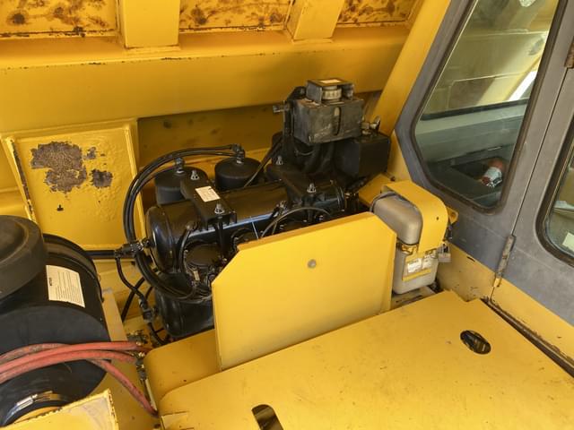 Image of Komatsu HD325 equipment image 4
