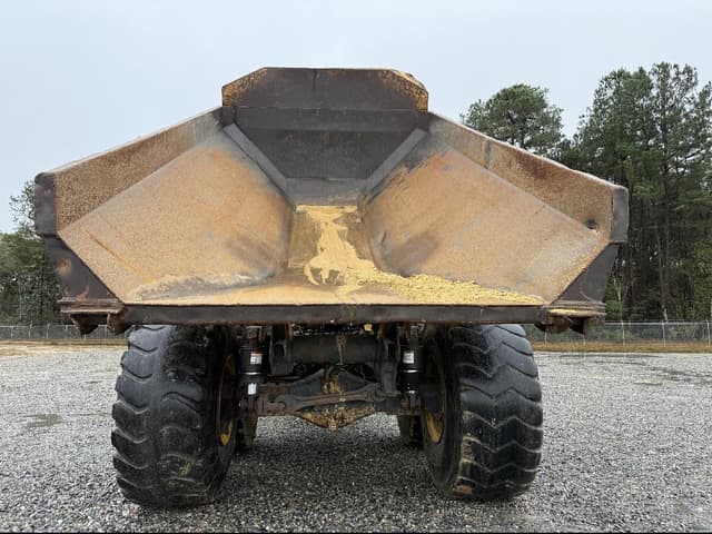 Image of Komatsu HM400-1 equipment image 4