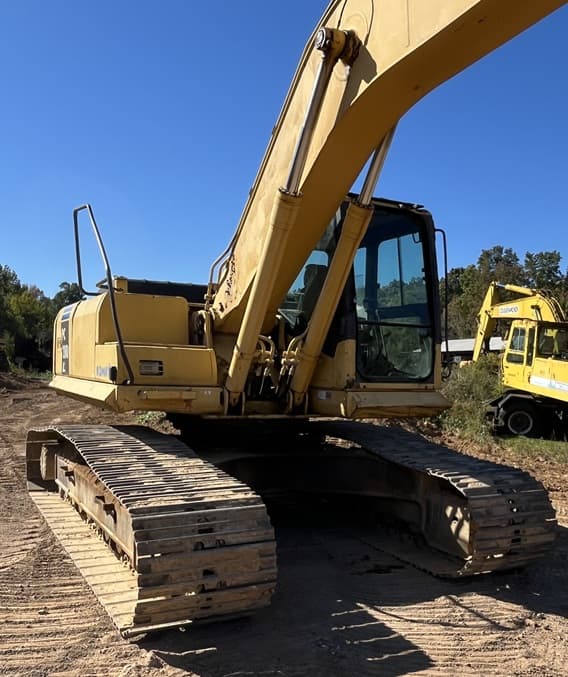 Image of Komatsu PC 220LC equipment image 1