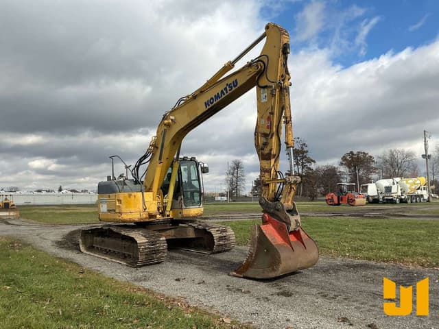 Image of Komatsu PC228USLC-3 equipment image 2
