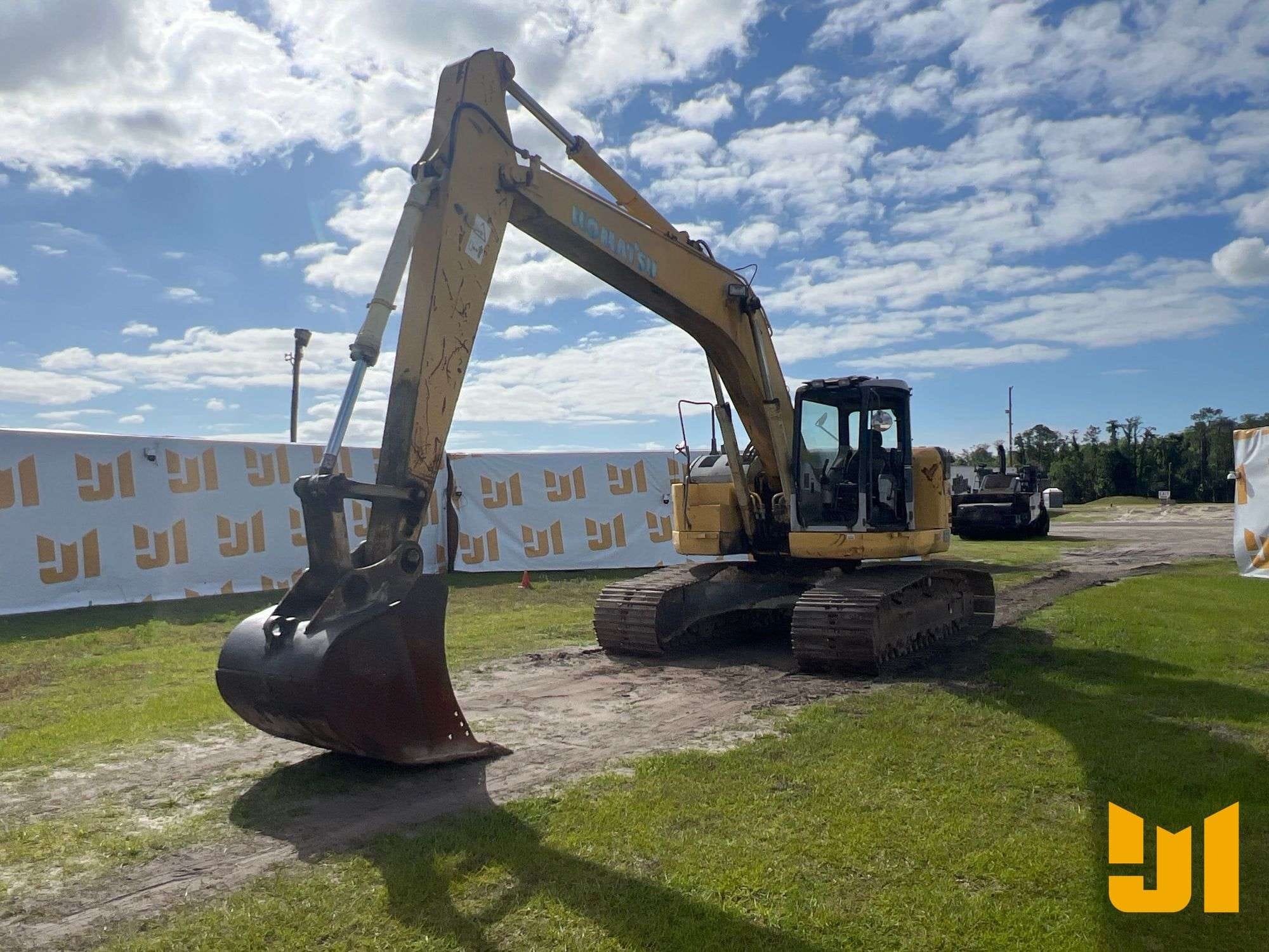 2005 Komatsu PC228USLC-3N0 Equipment Image0