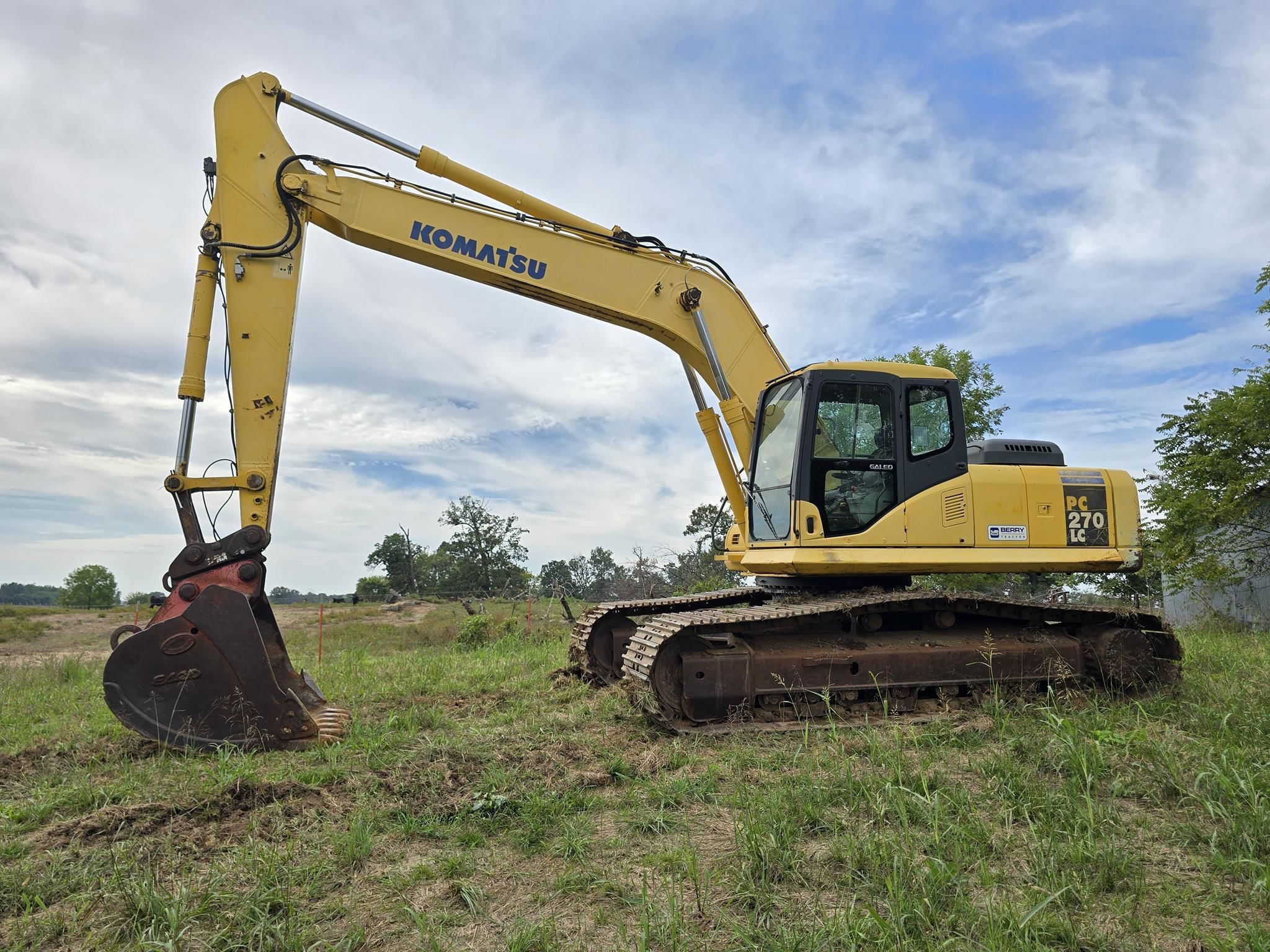 2005 Komatsu PC270LC-7L Equipment Image0