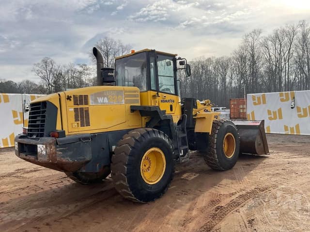 Image of Komatsu WA320-5L equipment image 4