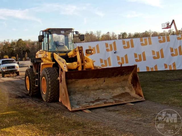 Image of Komatsu WA320-5L equipment image 2
