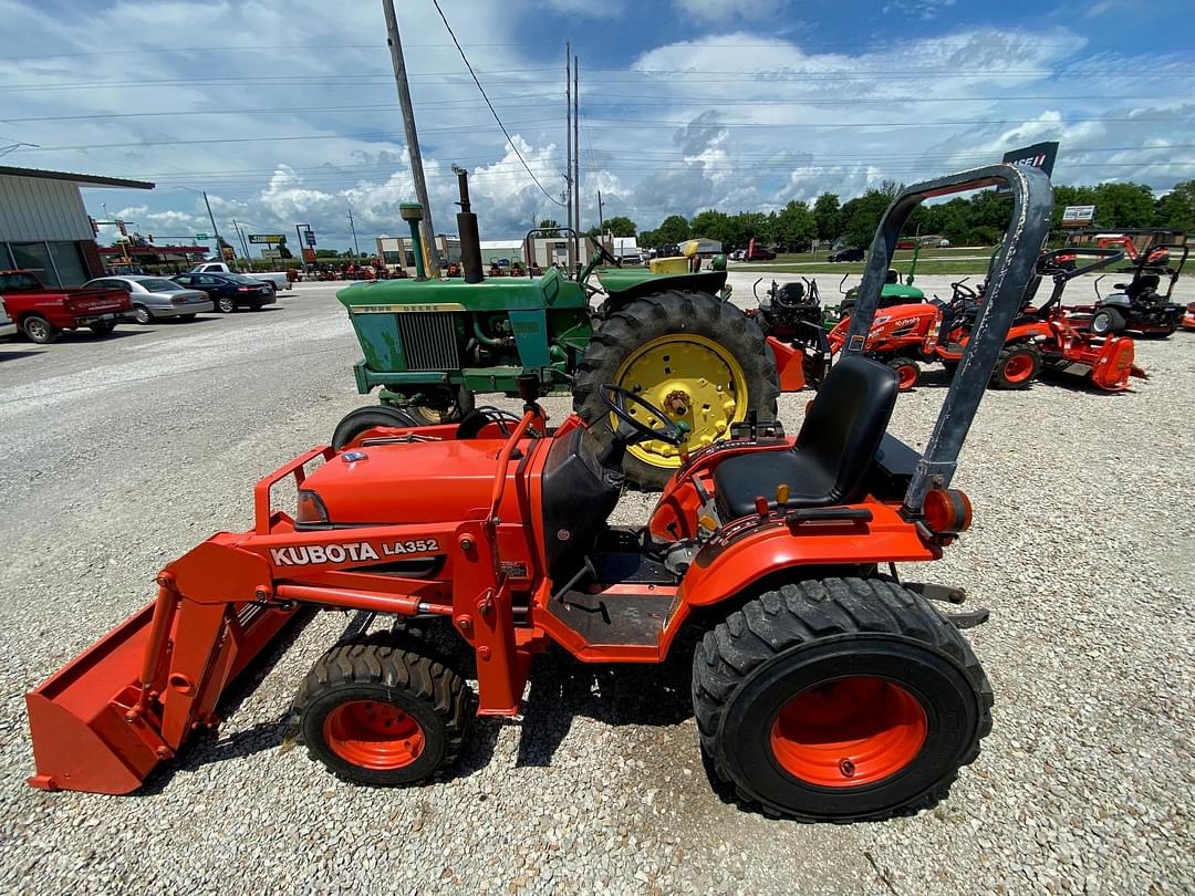 Image of Kubota B2410 Primary image