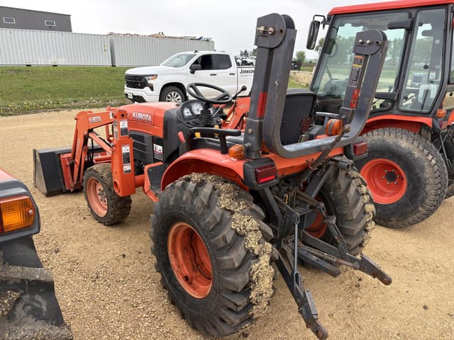 Image of Kubota B3030HSD equipment image 4