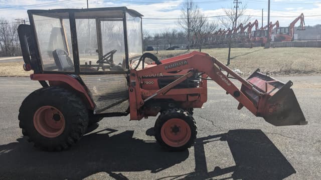 Image of Kubota B7800HSD equipment image 2
