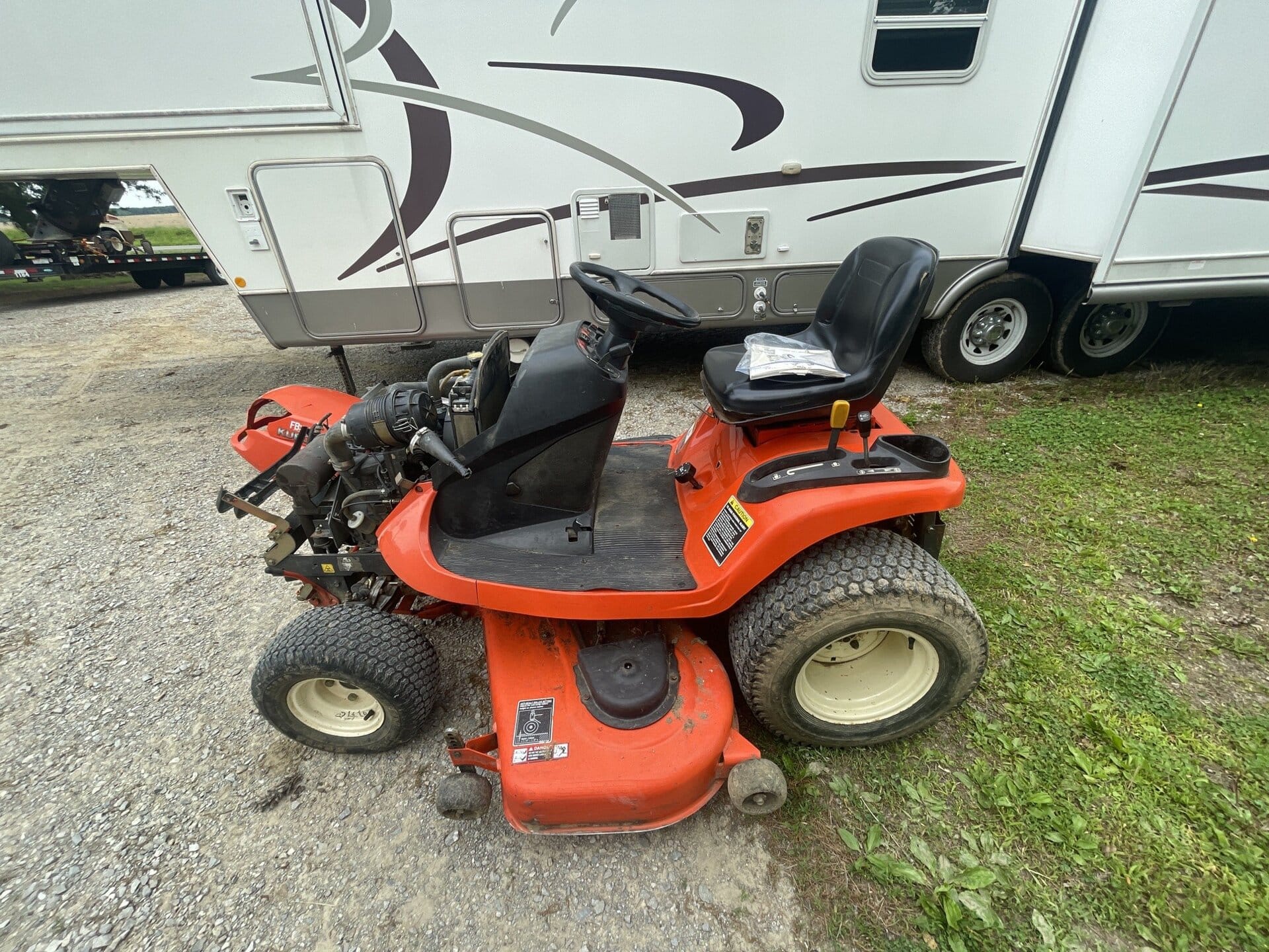 2005 Kubota GR2100 Equipment Image0
