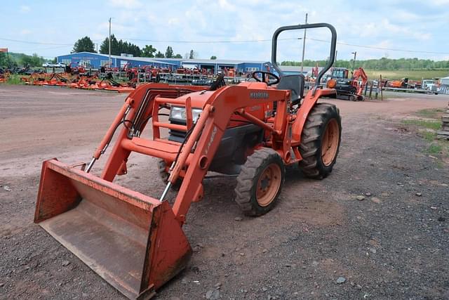 Image of Kubota L2800 equipment image 3