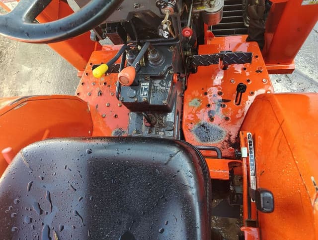 Image of Kubota L3000DT equipment image 4