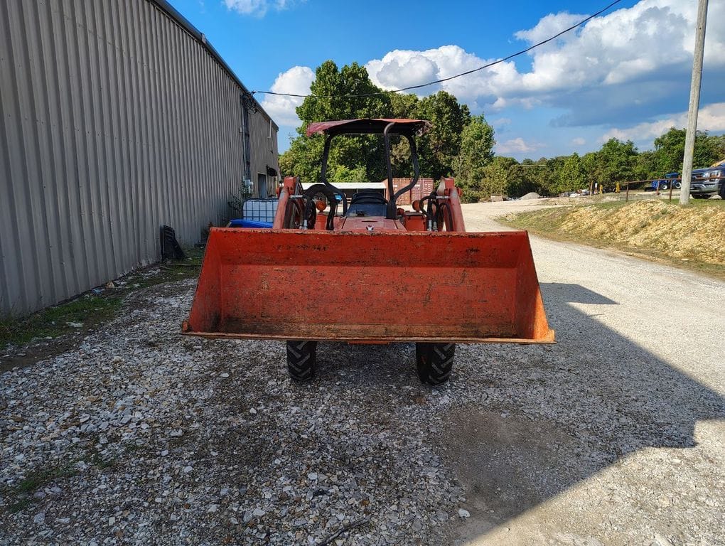 2005 Kubota L3000DT Equipment Image0