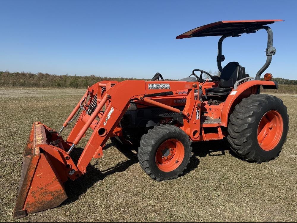 2005 Kubota L3130 Equipment Image0