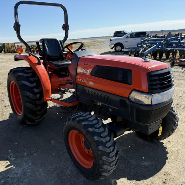 Image of Kubota L3430 equipment image 2