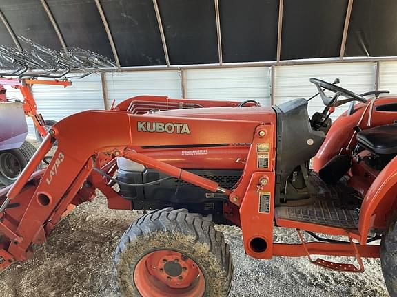 Image of Kubota L3830 equipment image 1