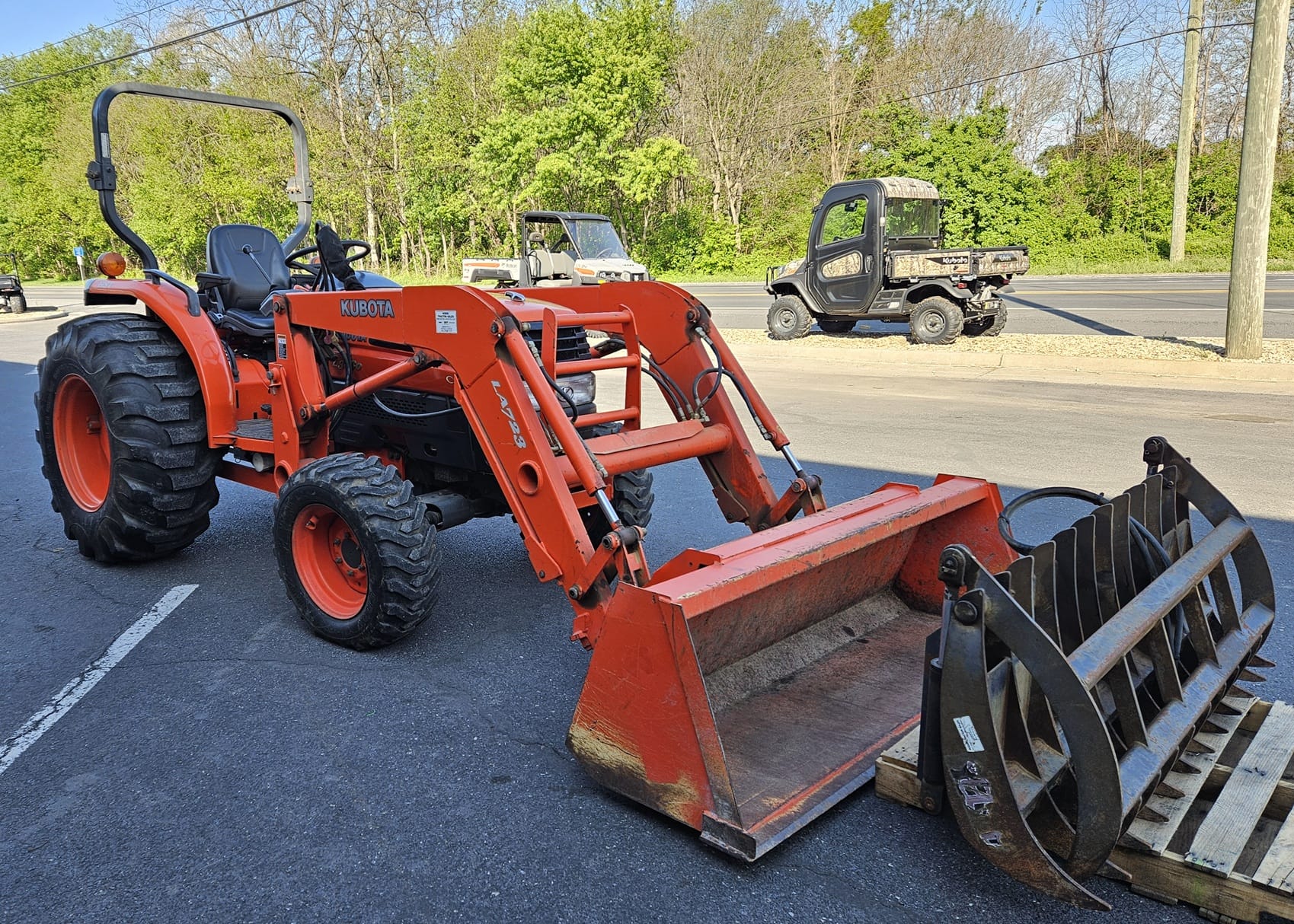 2005 Kubota L3830 Equipment Image0