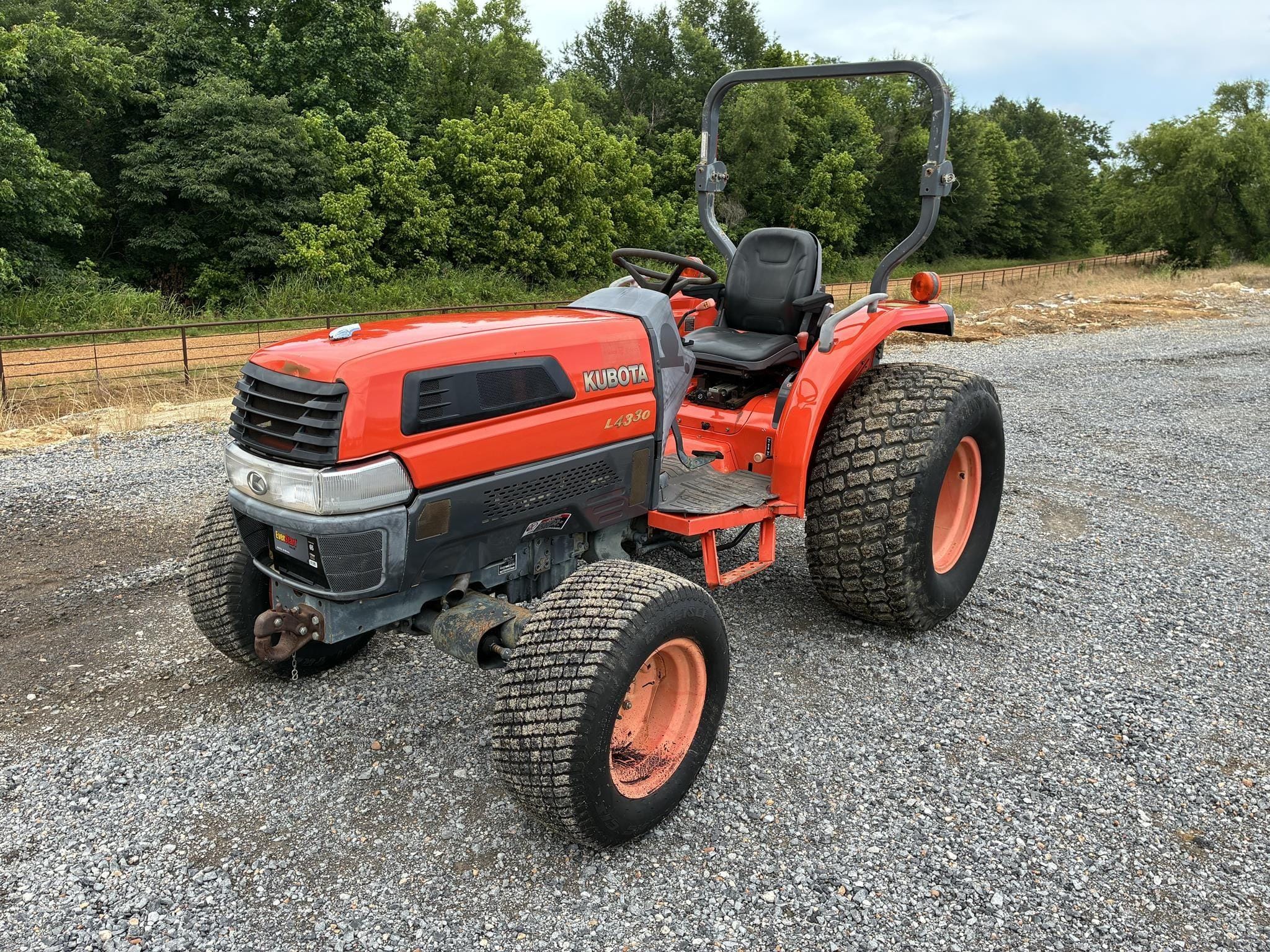 2005 Kubota L4330 Equipment Image0
