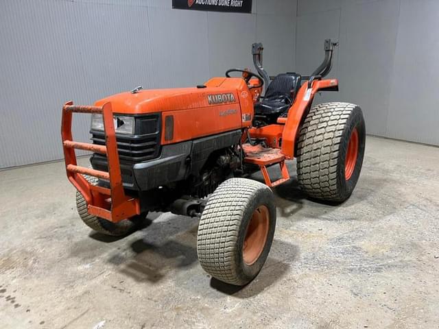 Image of Kubota L4400 equipment image 1