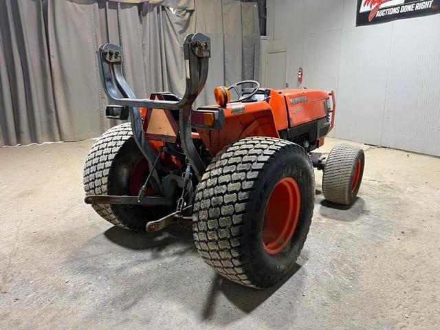 Image of Kubota L4400 equipment image 4