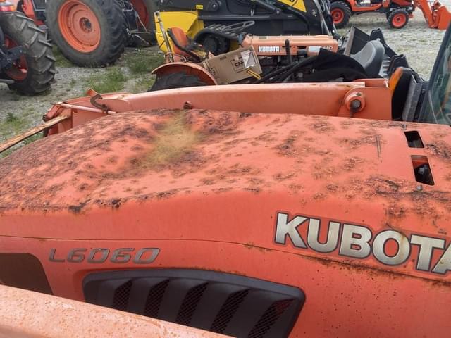 Image of Kubota L6060HSTC equipment image 4