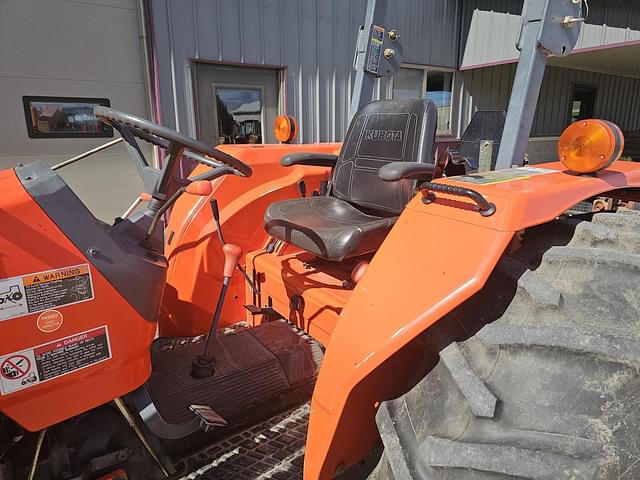 Image of Kubota M4900 equipment image 3