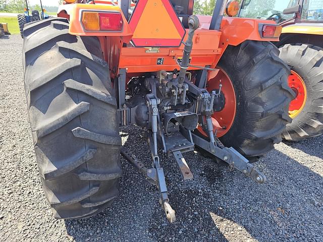 Image of Kubota M4900 equipment image 3