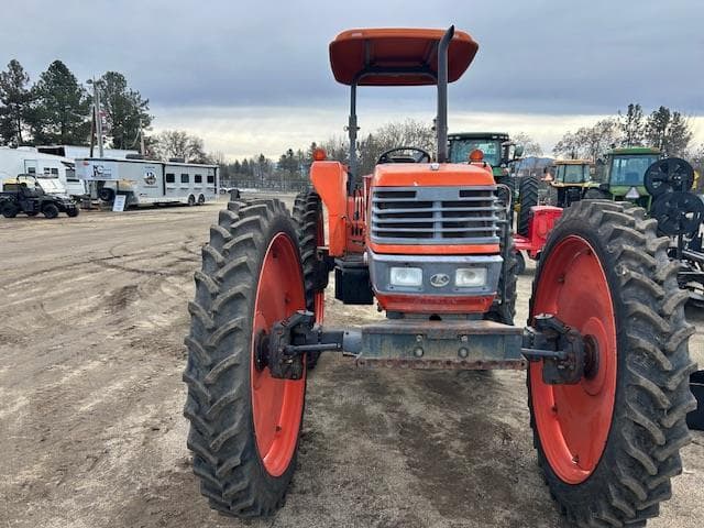 Image of Kubota M9000 equipment image 1