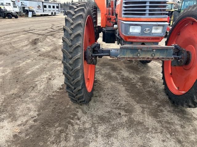 Image of Kubota M9000 equipment image 2