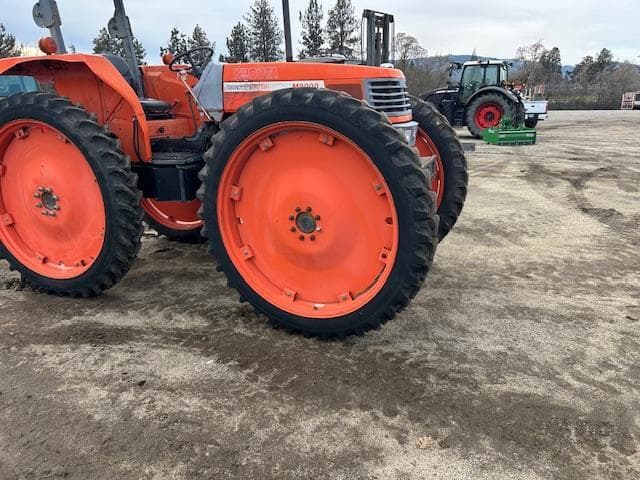 Image of Kubota M9000 equipment image 4