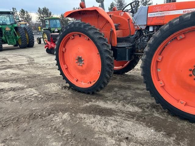 Image of Kubota M9000 equipment image 3