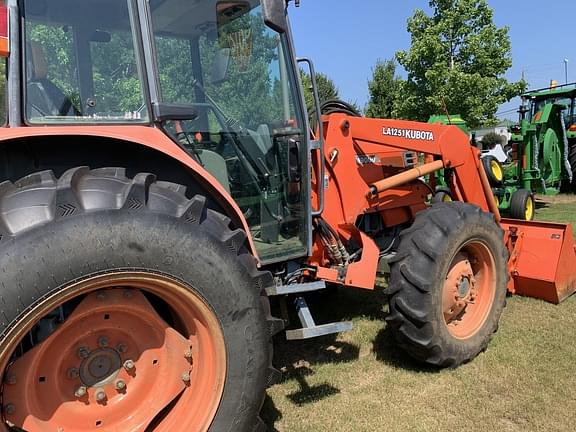 Image of Kubota M9000 equipment image 3