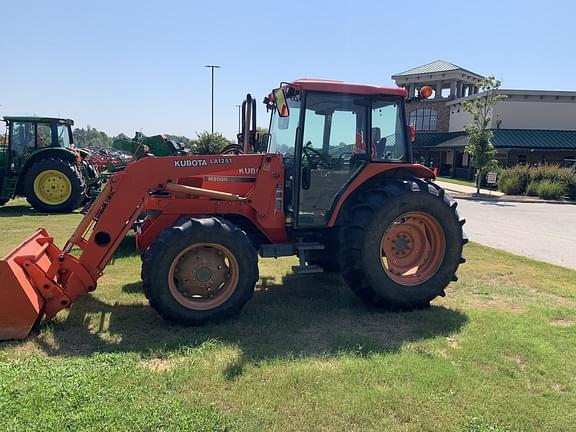 Image of Kubota M9000 equipment image 4