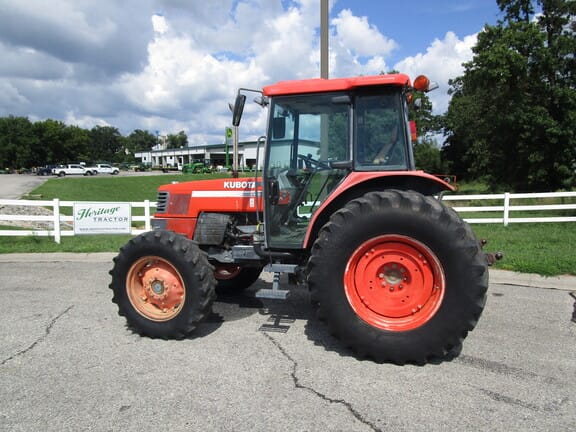 Main image Kubota M9000