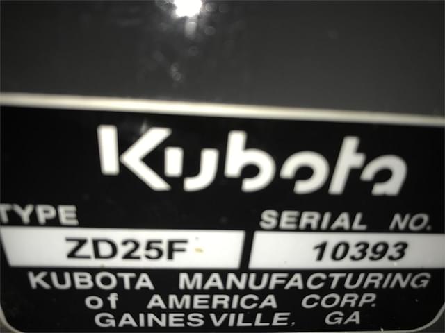 Image of Kubota ZD25 equipment image 4