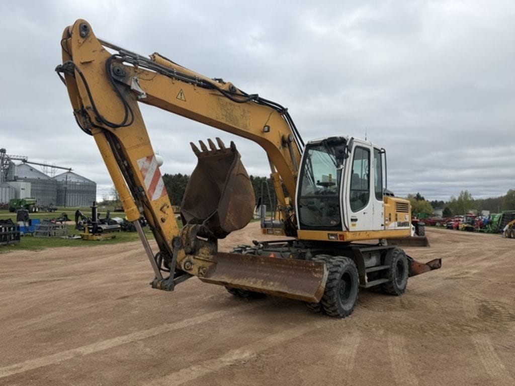 2005 Liebherr 900 Equipment Image0